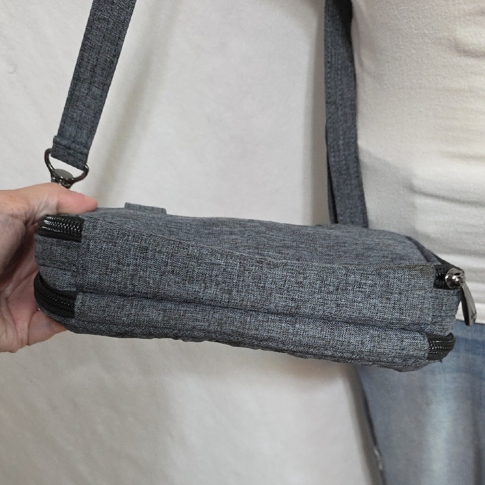 Lug Roundabout Quilted Wallet Crossbody Bag - Characol Gray - Picture 8 of 16